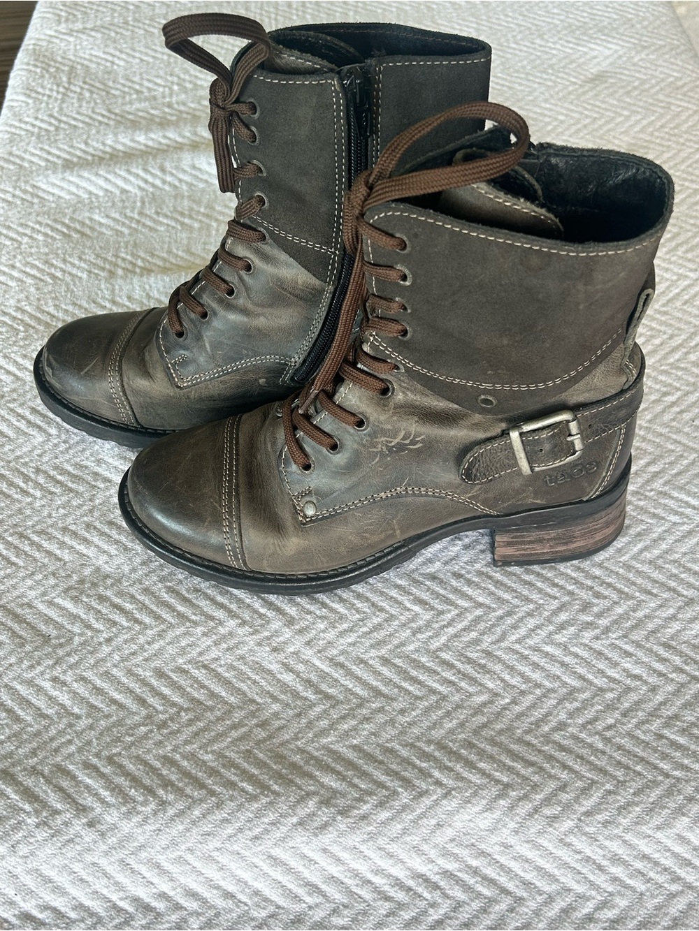 Taos Crave Grey Leather Lace-Up Combat Boots